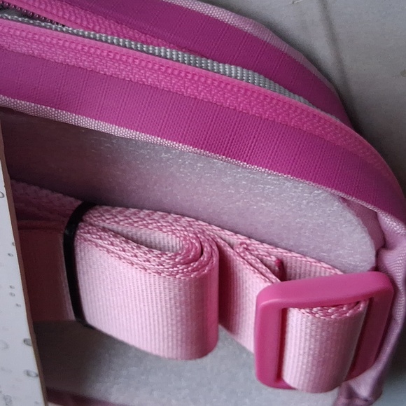 Geckobrands Pink Belt Bag NWT - Picture 2 of 7
